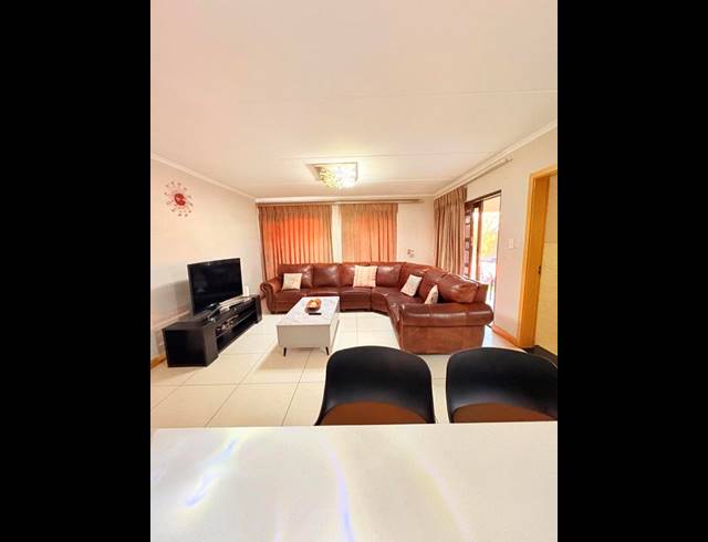 4 BEDROOM HOUSE FOR SALE IN SUMMERSET
